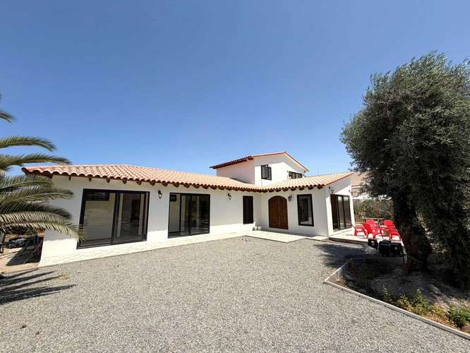 ARRIENDO AMPLIA CASA NUEVA VALLE DE AZAPA (164799)