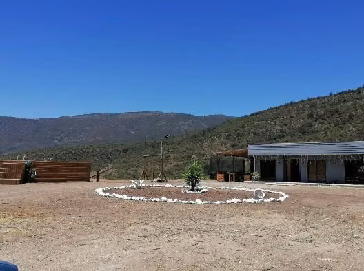 Venta de hermosa parcela de 6.021 m2. con casa y piscina en el tranquilo sector de Lo Rojas, La Cruz. 110 M$.