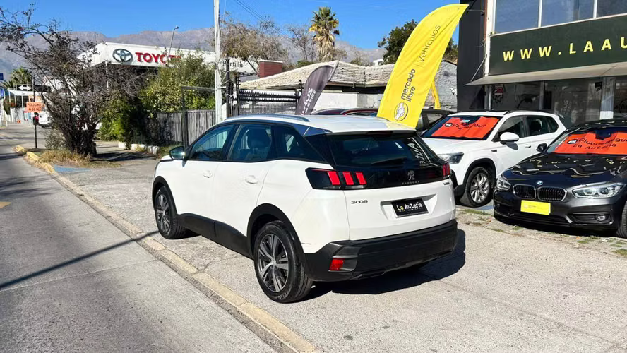 Peugeot 3008 3008 Active Pack BlueHDI 130 4X2 1.5 MT6 5P (2023)