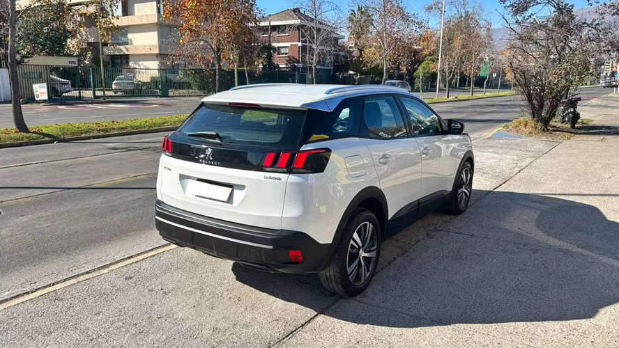 Peugeot 3008 3008 Active Pack BlueHDI 130 4X2 1.5 MT6 5P (2023)