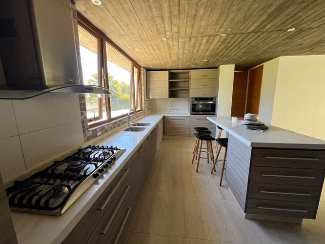 Preciosa Casa Mediterránea en Exclusivo Condominio Lonquén