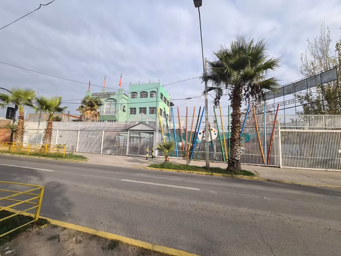 Se vende amplio terreno de 532 m2 ideal para talleres, bodegaje e ind. inofensiva