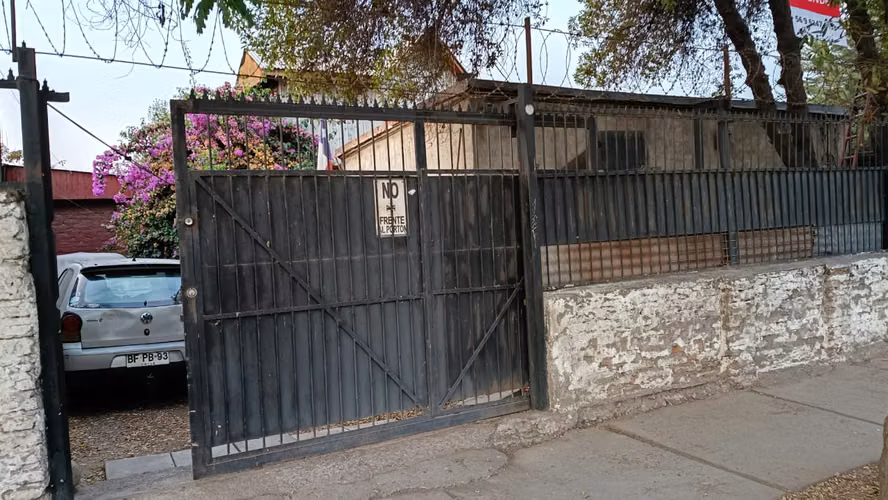 Se vende amplio terreno de 532 m2 ideal para talleres, bodegaje e ind. inofensiva