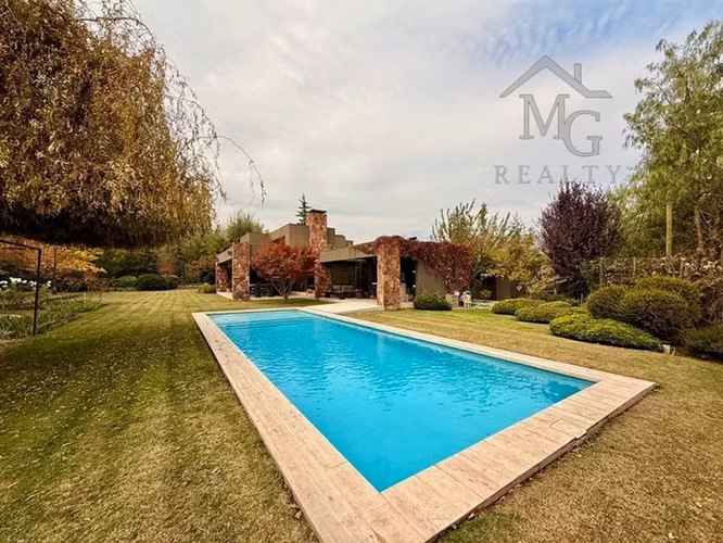 Casa en venta de 5 dorm. en Las Brisas Colina