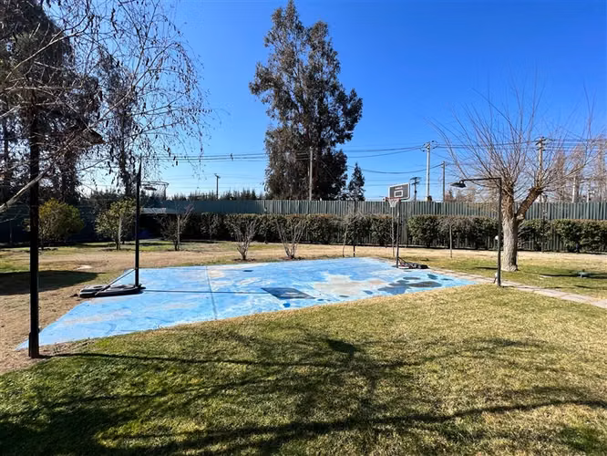 Casa en arriendo de 5 dorm. en Colina