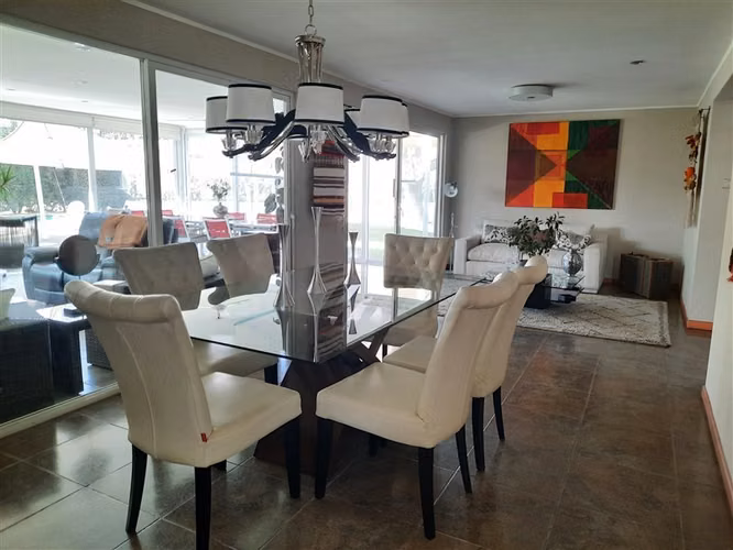 Casa en arriendo de 5 dorm. en Colina