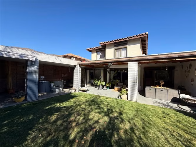 CASA EN ARRIENDO CONDOMINIO AYRES DE CHICUREO