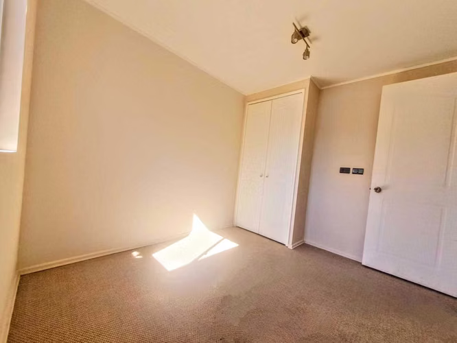 Casa aislada 3D/1B buen barrio, amplio patio (164904)
