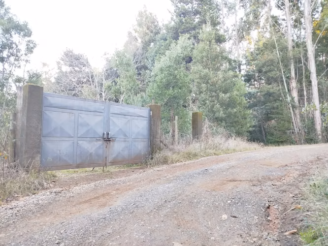 SE LIQUIDA PARCELA DE 8000 M2. CON EDIFICACIONES, EL ARENAL – SECTOR ALTO
