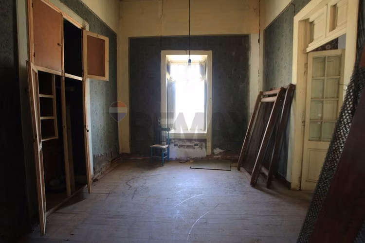 Gran casona comercial pleno centro pichilemu