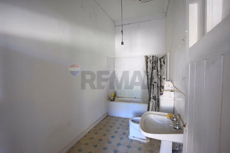 Gran casona comercial pleno centro pichilemu