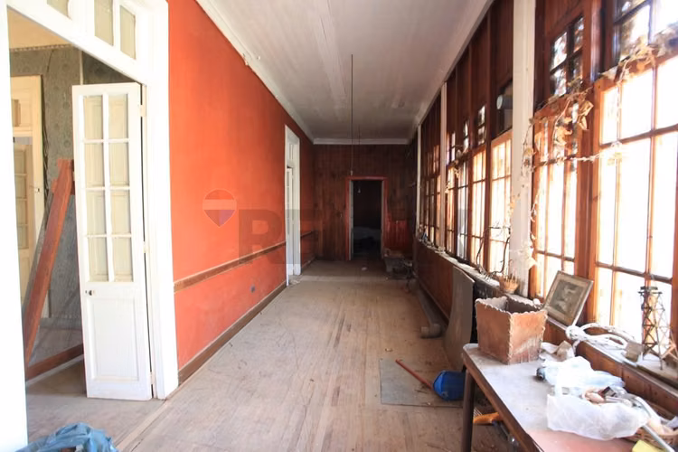 Gran casona comercial pleno centro pichilemu