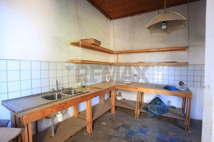 Gran casona comercial pleno centro pichilemu