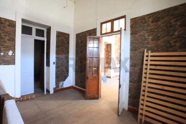 Gran casona comercial pleno centro pichilemu