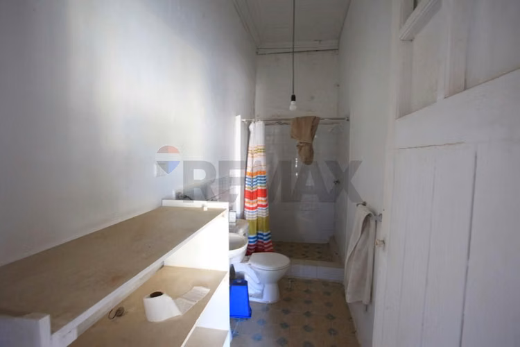 Gran casona comercial pleno centro pichilemu
