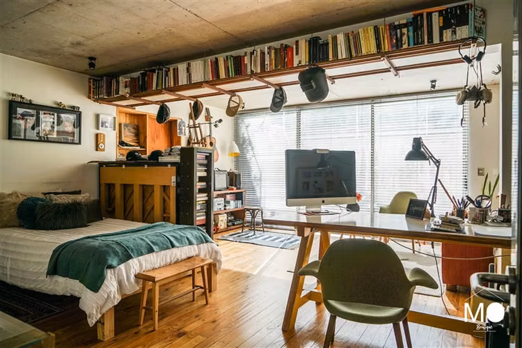 Gran casa moderna en pasaje cerrado con vista a cordillera