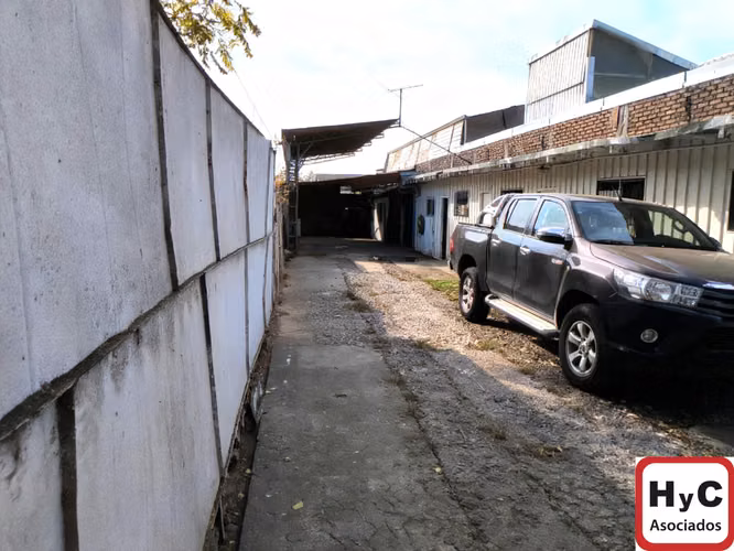 Terreno Amplio en El Llano con Construcciones para empresas