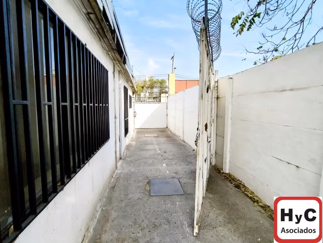 Terreno Amplio en El Llano con Construcciones para empresas