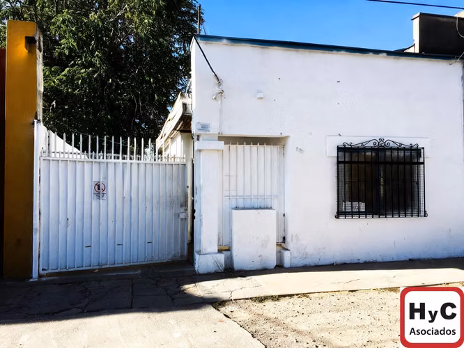 Terreno Amplio en El Llano con Construcciones para empresas