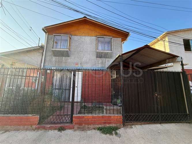 Casa en venta de 4 dorm. en Peñalolén