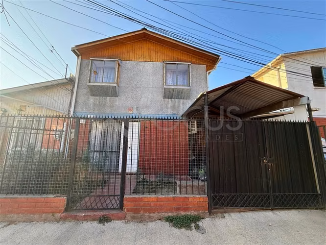 Casa en venta de 4 dorm. en Peñalolén