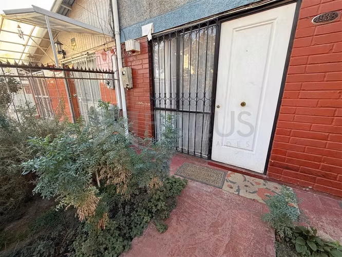 Casa en venta de 4 dorm. en Peñalolén
