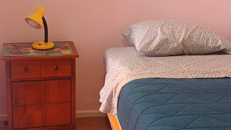 Pieza amoblada con baño privado - Imagen 4