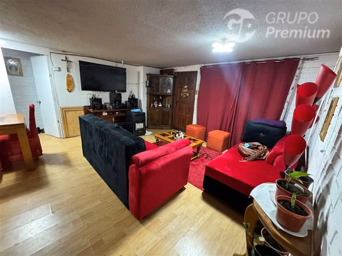 Casa en venta de 4 dorm. en Pudahuel con depto en 2do piso