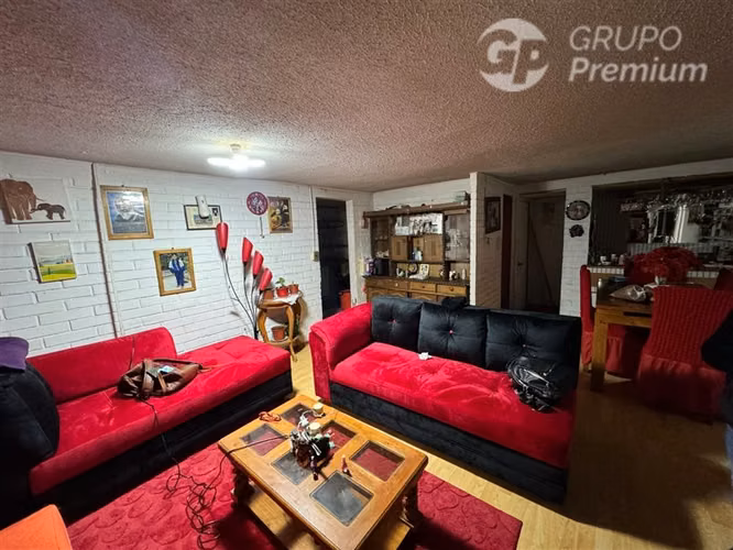 Casa en venta de 4 dorm. en Pudahuel con depto en 2do piso