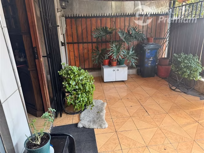 Casa en venta de 4 dorm. en Pudahuel con depto en 2do piso