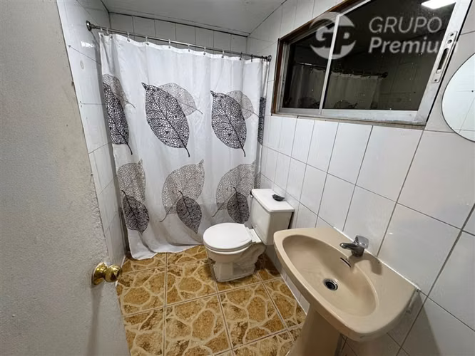 Casa en venta de 4 dorm. en Pudahuel con depto en 2do piso