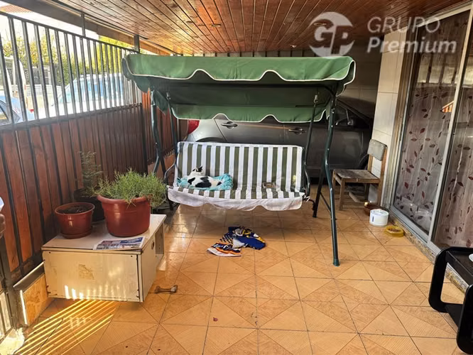 Casa en venta de 4 dorm. en Pudahuel con depto en 2do piso
