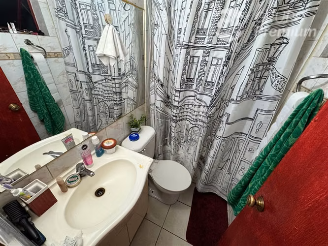 Casa en venta de 4 dorm. en Pudahuel con depto en 2do piso