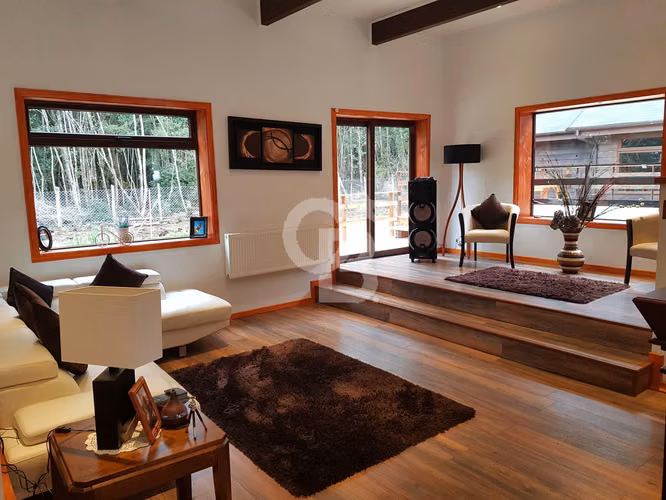 Moderna Casa Amoblada con Piscina y Amplio Quincho