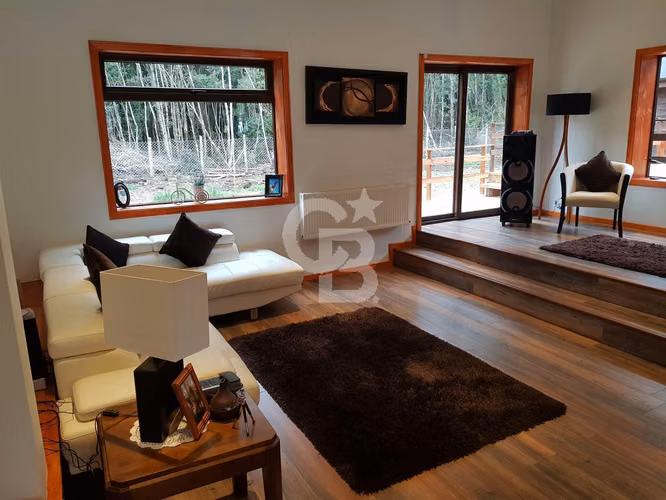 Moderna Casa Amoblada con Piscina y Amplio Quincho