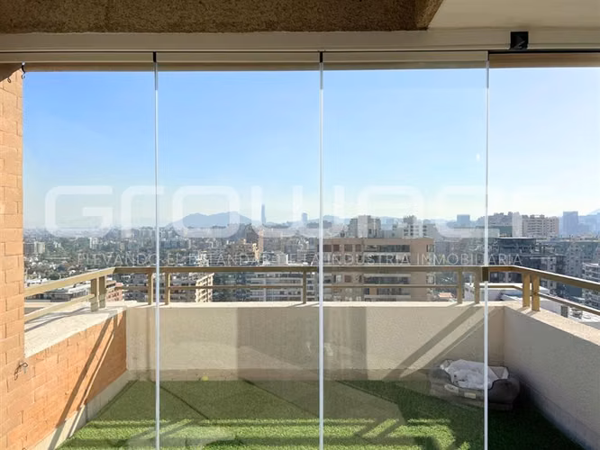 Rotonda Atenas 36 mts de terraza 2 dorm 2 estac. Las Condes