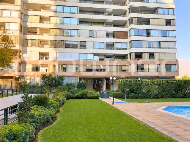 Rotonda Atenas 36 mts de terraza 2 dorm 2 estac. Las Condes