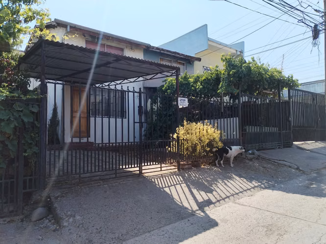 CASA AMPLIADA Y REGULARIZADA BARRIO TRANQUILO Y CENTRAL