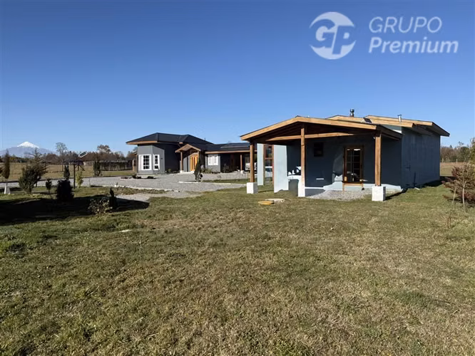 Venta dos Casas expectaculares-Villarrica- 335/5000 mts2