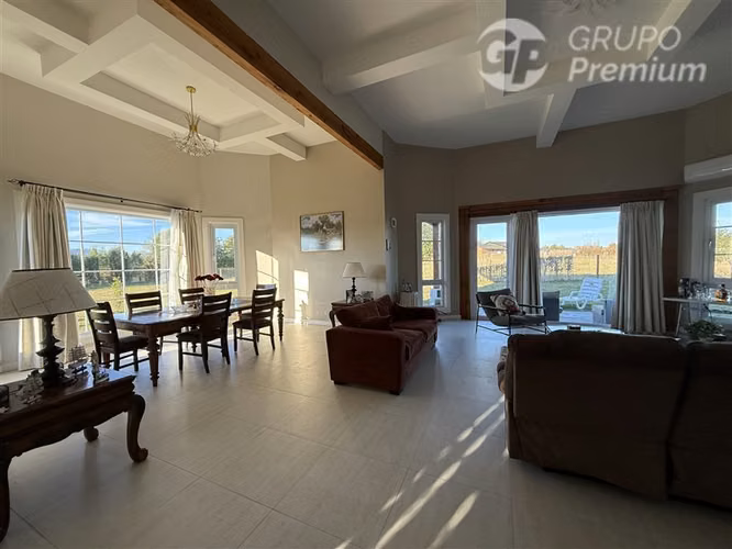 Venta dos Casas expectaculares-Villarrica- 335/5000 mts2