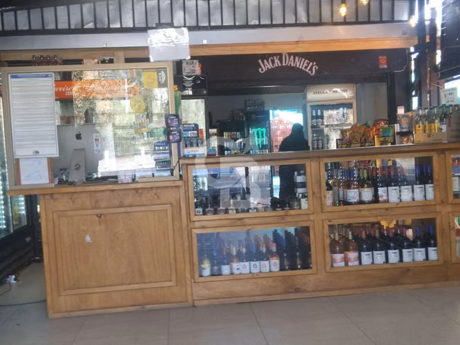 Gran local comercial con Patente de alcohol