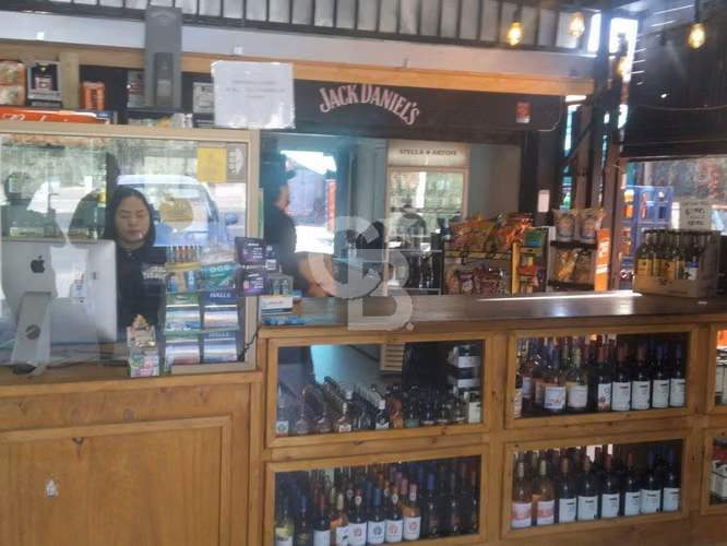 Gran local comercial con Patente de alcohol - Imagen 2