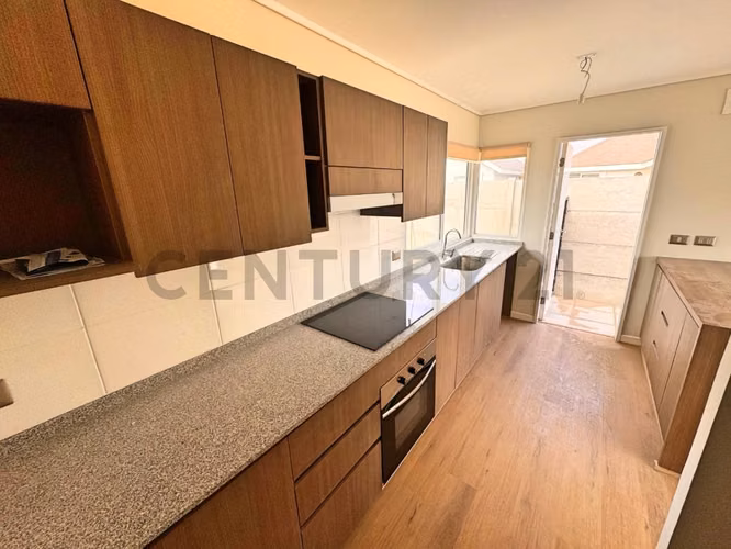 Se arrienda casa nueva en sector de Serena Golf