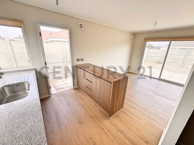 Se arrienda casa nueva en sector de Serena Golf