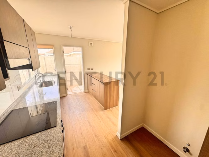 En arriendo casa nueva en sector de Serena Golf