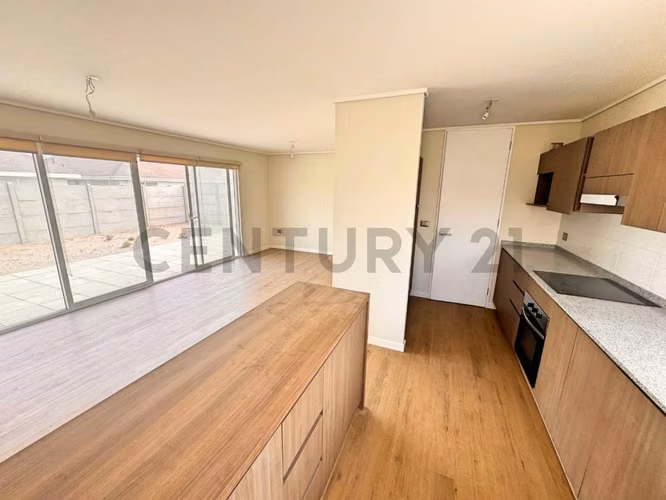 En arriendo casa nueva en sector de Serena Golf
