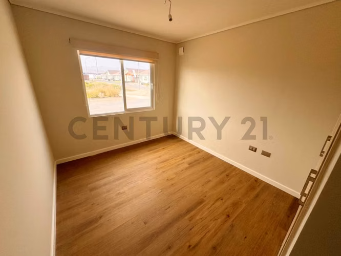 En arriendo casa nueva en sector de Serena Golf
