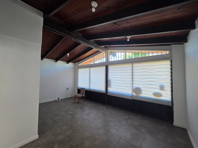 Arrienda casa uso Comercial en el centro de Los Ángeles.