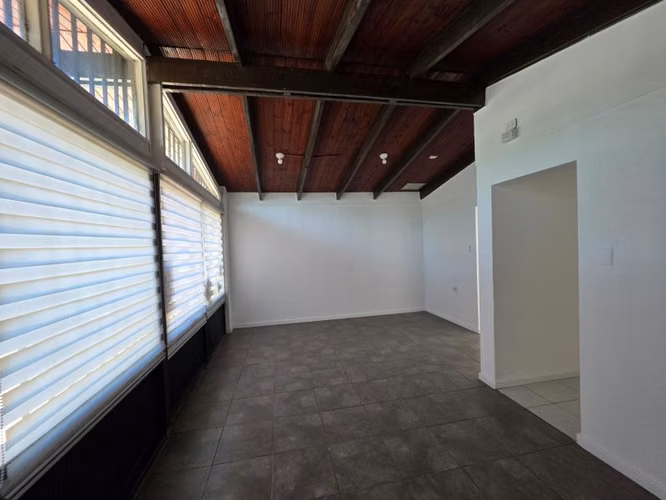 Arrienda casa uso Comercial en el centro de Los Ángeles.