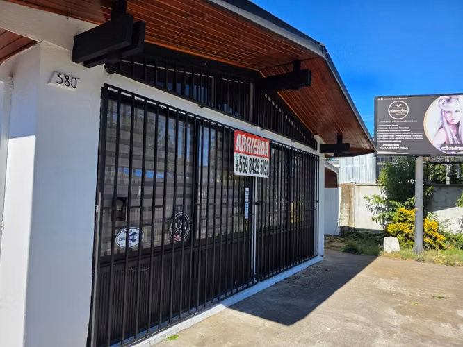 Arrienda casa uso Comercial en el centro de Los Ángeles.